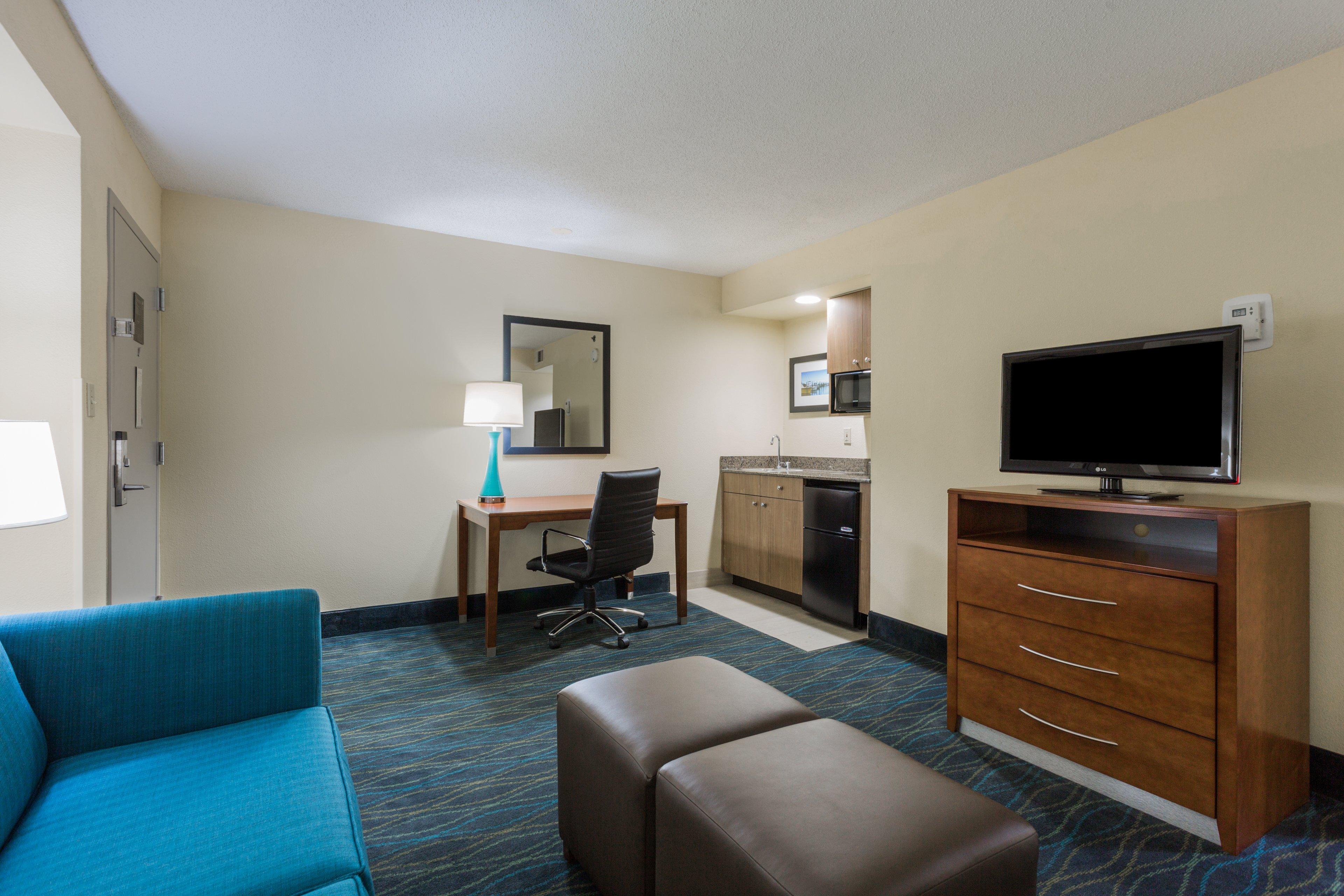 Holiday Inn Express & Suites Wilmington-University Center, An Ihg Hotel Exterior photo